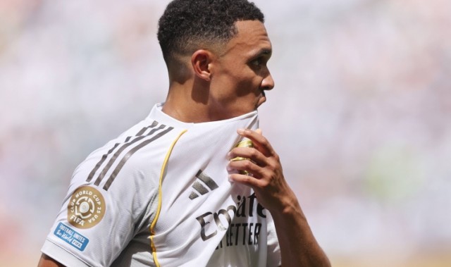 仍需努力…阿诺德西甲首秀1被过&amp;多项防守数据挂0，队内评分最低