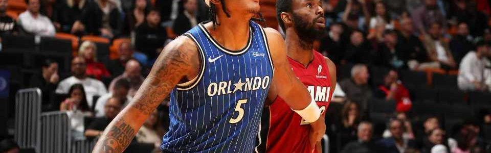 开云体育官网app-单节狂轰40-20逆转！魔术三叉戟80分四杀热火 班凯罗31+12