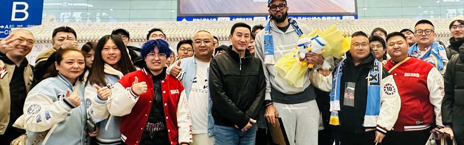 开云体育官网app-周琦新帮手！2米13中锋签约北京，上海外援不敢嚣张，杜锋心凉了