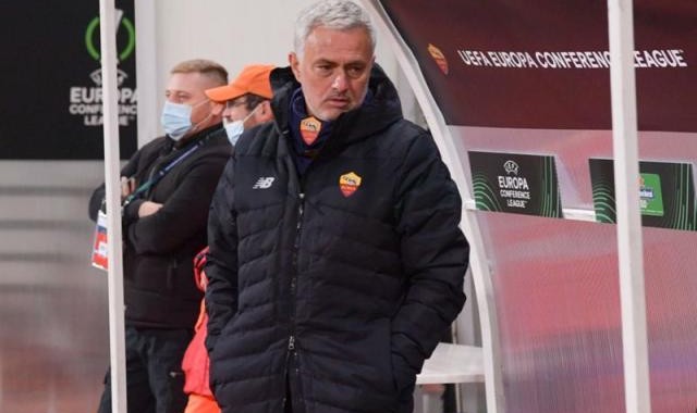 开云app下载入口官网-穆里尼奥：德比输给了小球队 20岁小将带来平衡